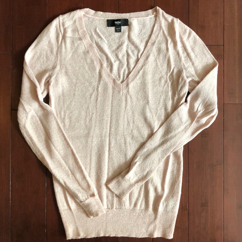 Light pink/rose gold threading fitted v neck XS